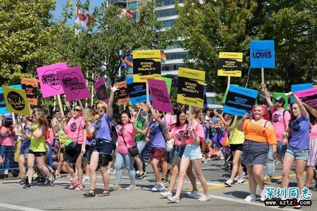 加拿大最大尺度肉体狂欢!同性恋游行!大开眼界! 加拿大最大尺度肉体狂欢!同性恋游行!大开眼界!