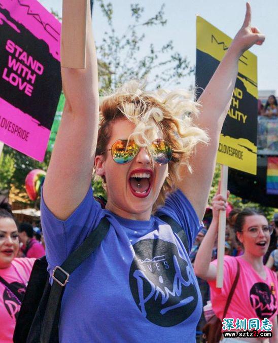 加拿大最大尺度肉体狂欢!同性恋游行!大开眼界! 加拿大最大尺度肉体狂欢!同性恋游行!大开眼界!