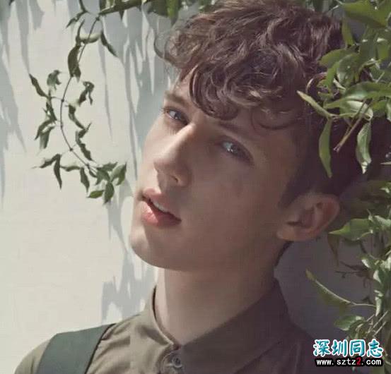 他是唯一不被攻击的同性恋,曾被霉霉高度赞扬,如今竟成了这副模样? 他是唯一不被攻击的同性恋,曾被霉霉高度赞扬,如今竟成了这副模样?