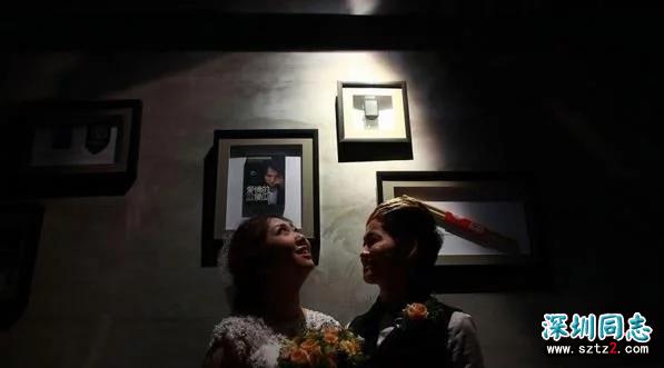 镜头下:女同性恋人的私下婚礼 镜头下:女同性恋人的私下婚礼