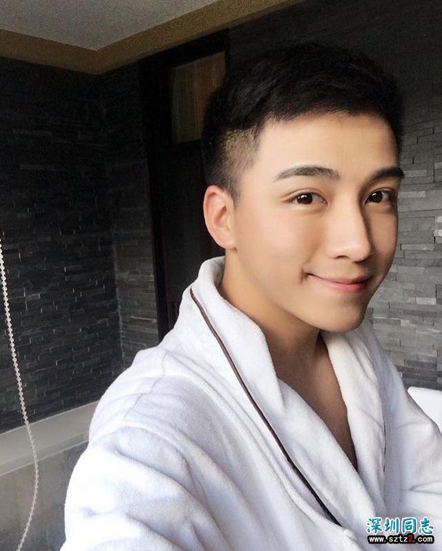 东航一名空少走红抖音,帅气逼人,阳光大男孩 东航一名空少走红抖音,帅气逼人,阳光大男孩