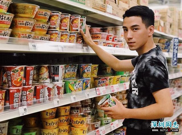 东航一名空少走红抖音,帅气逼人,阳光大男孩 东航一名空少走红抖音,帅气逼人,阳光大男孩