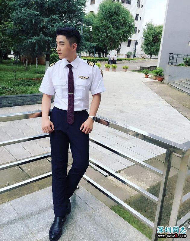 东航一名空少走红抖音,帅气逼人,阳光大男孩 东航一名空少走红抖音,帅气逼人,阳光大男孩