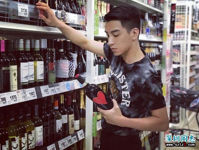 东航一名空少走红抖音,帅气逼人,阳光大男孩 东航一名空少走红抖音,帅气逼人,阳光大男孩