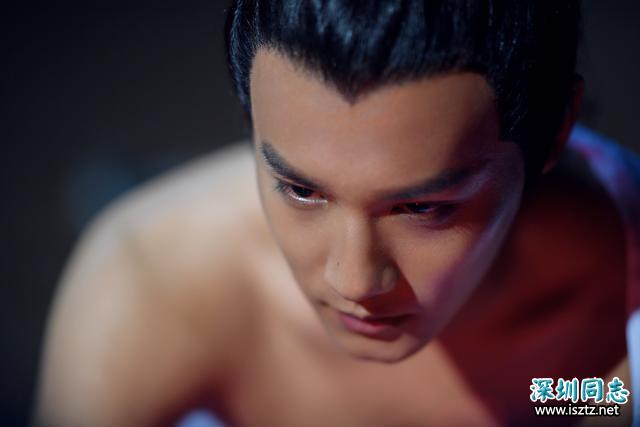 《颤抖吧阿部2》霸道版郑业成上线 肌肉照曝光超吸睛 《颤抖吧阿部2》霸道版郑业成上线 肌肉照曝光超吸睛