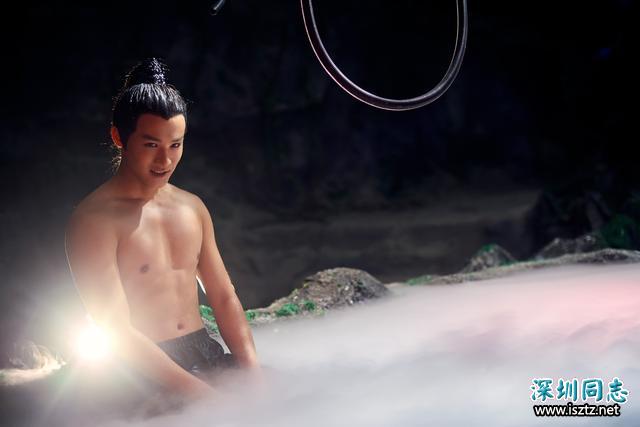 《颤抖吧阿部2》霸道版郑业成上线 肌肉照曝光超吸睛 《颤抖吧阿部2》霸道版郑业成上线 肌肉照曝光超吸睛