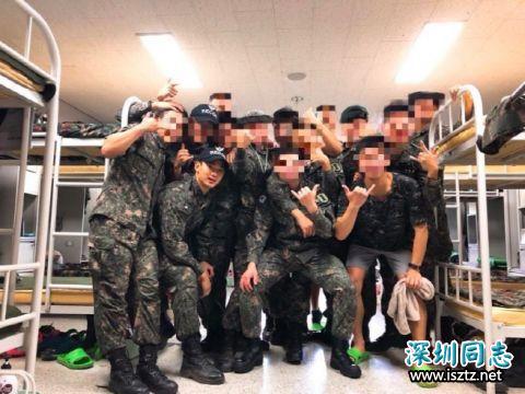 兵哥哥金秀贤近照曝光,军帽上的标志另有含义,整个人依旧帅气 兵哥哥金秀贤近照曝光,军帽上的标志另有含义,整个人依旧帅气