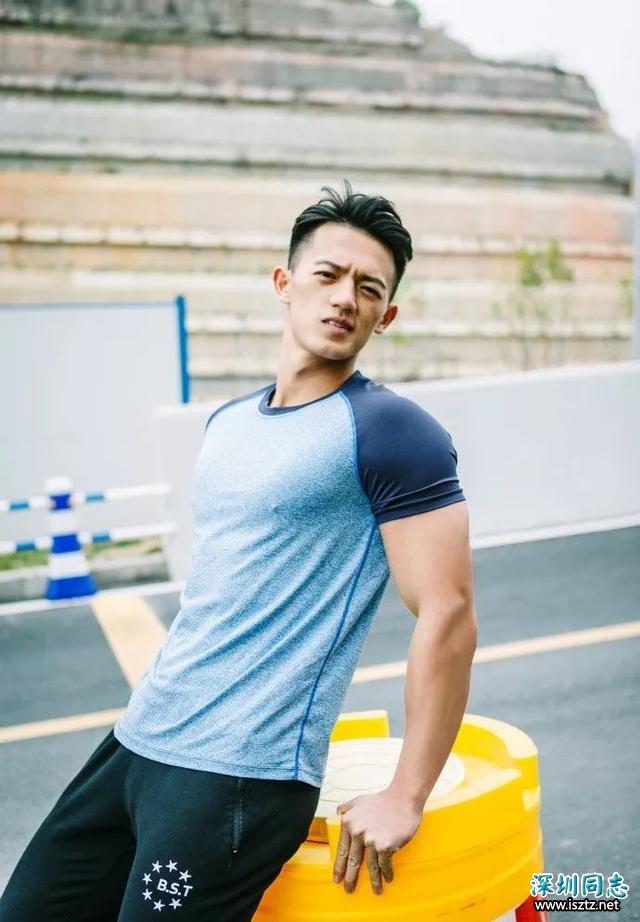 健身教练拍写真,肌肉发达无比性感诱惑 健身教练拍写真,肌肉发达无比性感诱惑