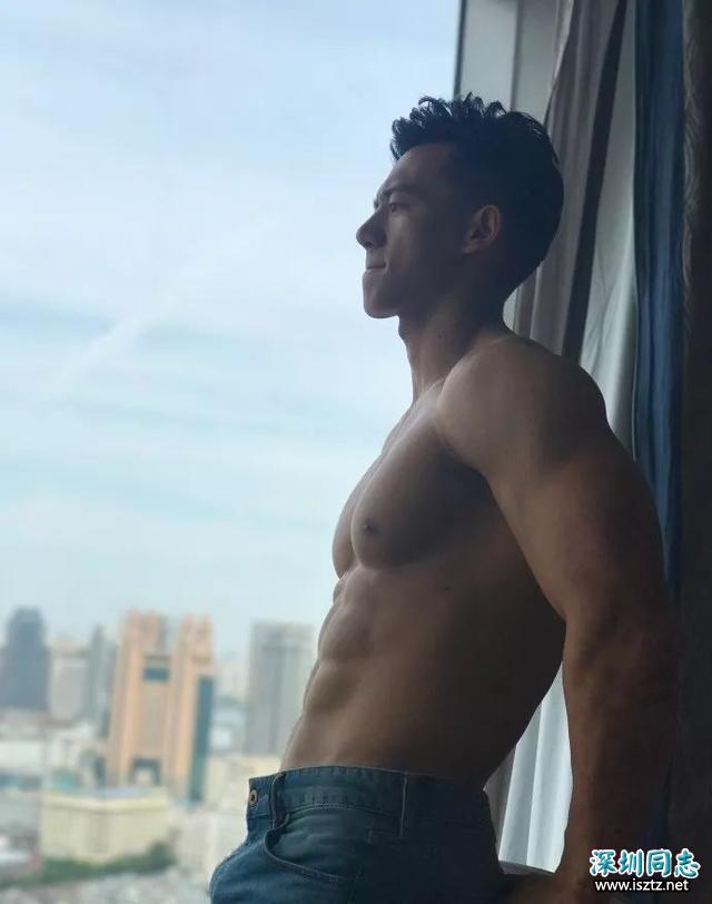 健身教练拍写真,肌肉发达无比性感诱惑 健身教练拍写真,肌肉发达无比性感诱惑