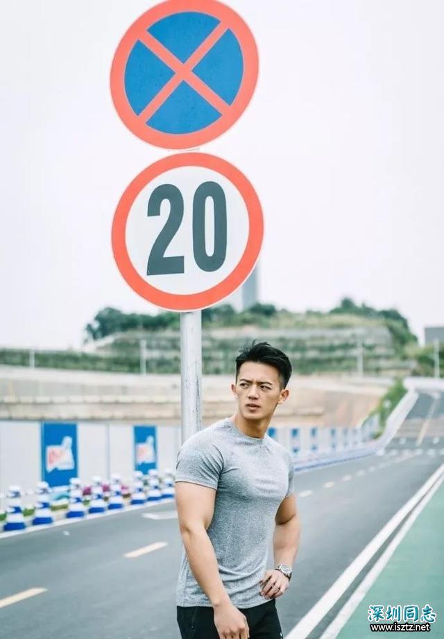 健身教练拍写真,肌肉发达无比性感诱惑 健身教练拍写真,肌肉发达无比性感诱惑