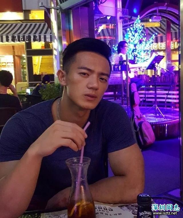 健身教练拍写真,肌肉发达无比性感诱惑 健身教练拍写真,肌肉发达无比性感诱惑