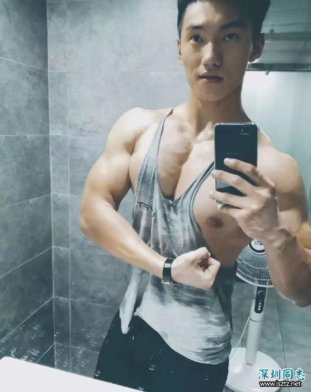 95后清秀体院老学长,肌肉霸气长得帅气且很清秀 95后清秀体院老学长,肌肉霸气长得帅气且很清秀