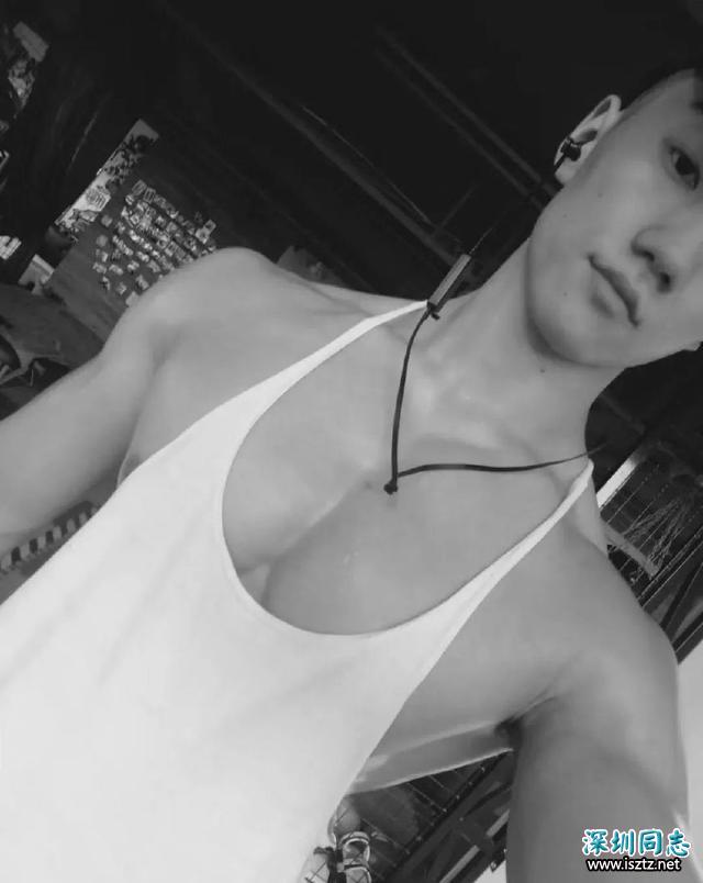 95后清秀体院老学长,肌肉霸气长得帅气且很清秀 95后清秀体院老学长,肌肉霸气长得帅气且很清秀