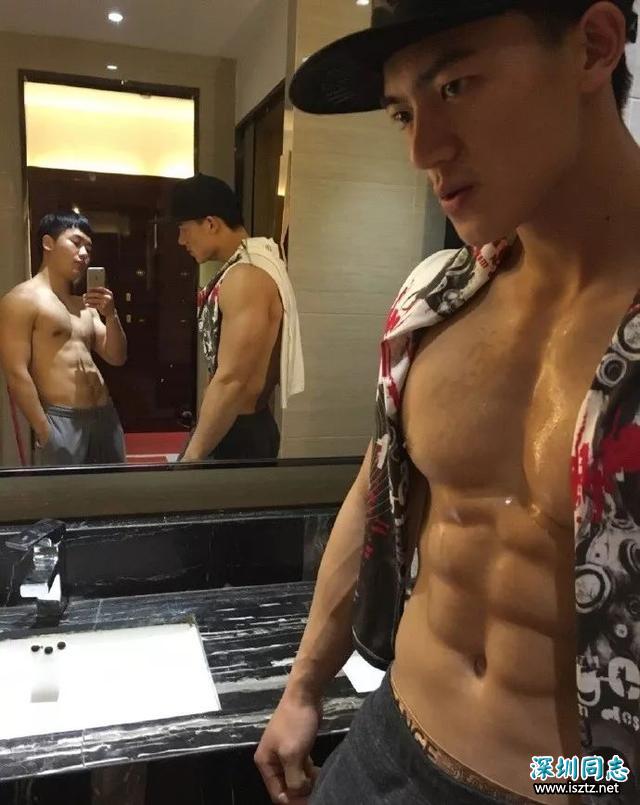 健身教练拍写真,肌肉发达无比性感诱惑 健身教练拍写真,肌肉发达无比性感诱惑