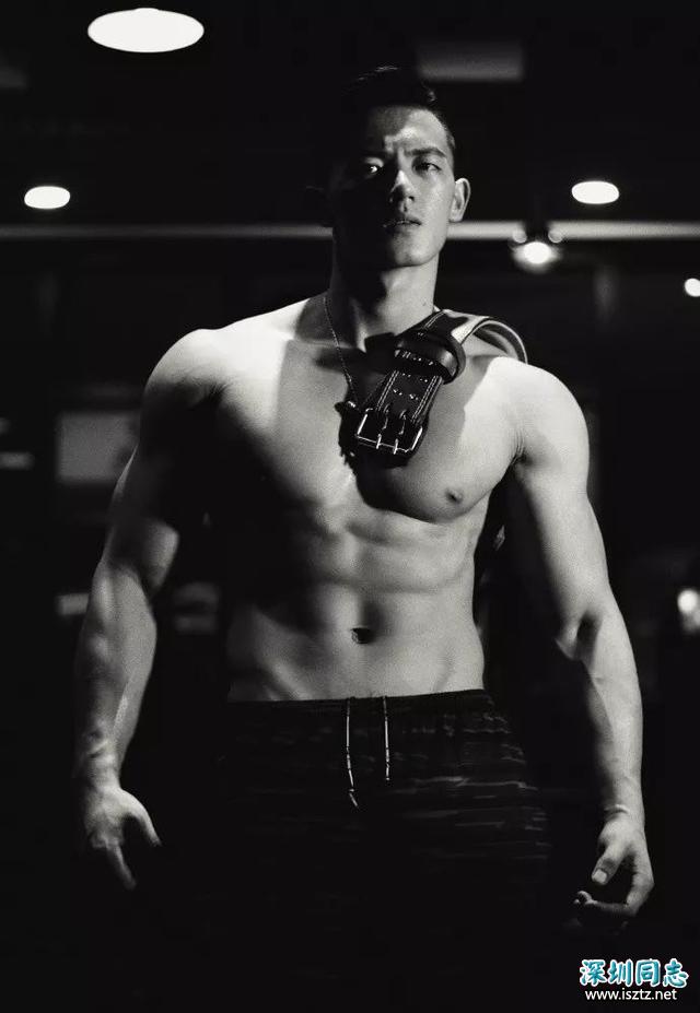 健身教练拍写真,肌肉发达无比性感诱惑 健身教练拍写真,肌肉发达无比性感诱惑