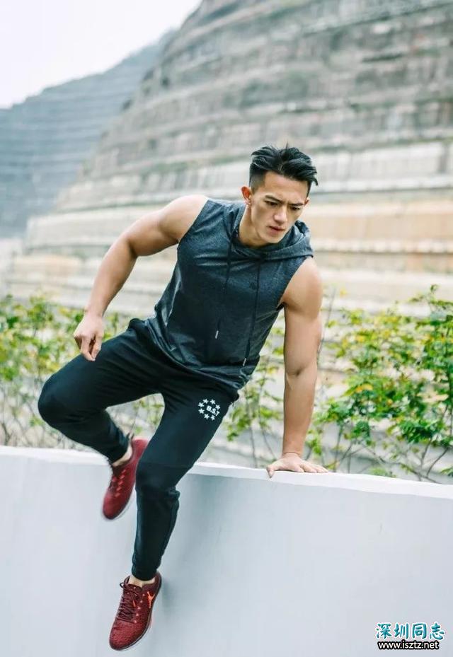 健身教练拍写真,肌肉发达无比性感诱惑 健身教练拍写真,肌肉发达无比性感诱惑