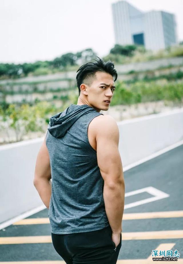 健身教练拍写真,肌肉发达无比性感诱惑 健身教练拍写真,肌肉发达无比性感诱惑