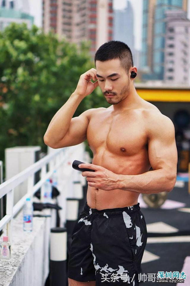 肌肉型男放弃5年军官工作,现在是一名运动博主及模特 肌肉型男放弃5年军官工作,现在是一名运动博主及模特