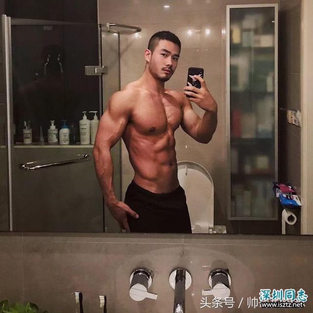 肌肉型男放弃5年军官工作,现在是一名运动博主及模特 肌肉型男放弃5年军官工作,现在是一名运动博主及模特