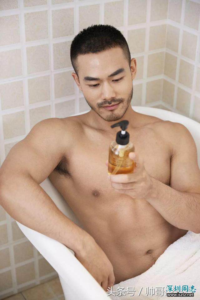 肌肉型男放弃5年军官工作,现在是一名运动博主及模特 肌肉型男放弃5年军官工作,现在是一名运动博主及模特