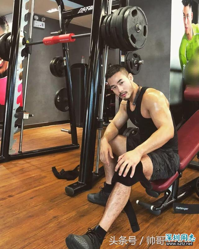 肌肉型男放弃5年军官工作,现在是一名运动博主及模特 肌肉型男放弃5年军官工作,现在是一名运动博主及模特