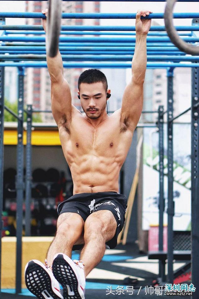 肌肉型男放弃5年军官工作,现在是一名运动博主及模特 肌肉型男放弃5年军官工作,现在是一名运动博主及模特