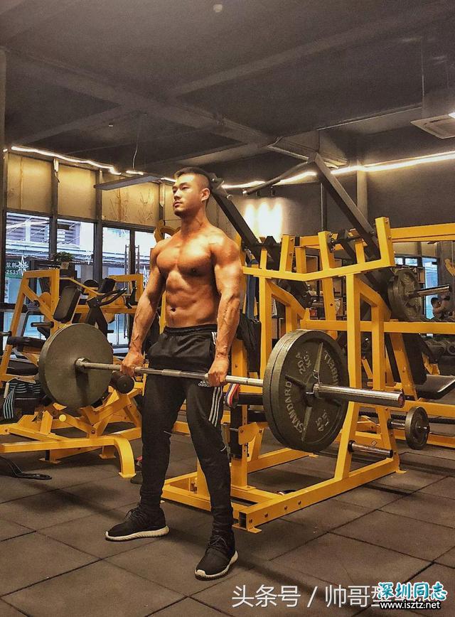 肌肉型男放弃5年军官工作,现在是一名运动博主及模特 肌肉型男放弃5年军官工作,现在是一名运动博主及模特