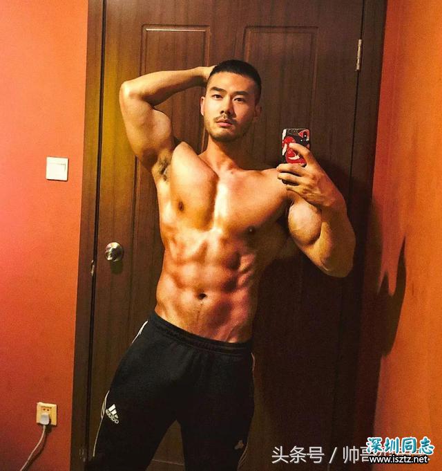 肌肉型男放弃5年军官工作,现在是一名运动博主及模特 肌肉型男放弃5年军官工作,现在是一名运动博主及模特