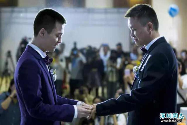 这个 29岁的青年一直在推动同性婚姻法制化,因为这是他的生活 这个 29岁的青年一直在推动同性婚姻法制化,因为这是他的生活