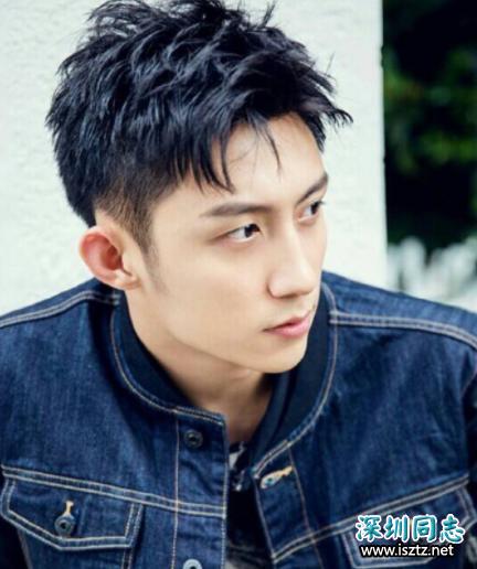 黄景瑜和我们清朝的乾隆皇帝在容貌上居然有几分的相似? 黄景瑜和我们清朝的乾隆皇帝在容貌上居然有几分的相似?