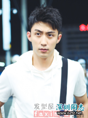 青春活力满满的日常男生发型 如阳光般的温暖迷人 青春活力满满的日常男生发型 如阳光般的温暖迷人