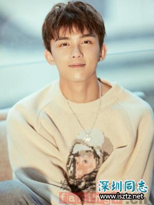 阳光帅气的校园男生发型 感受最纯真的青春时光 阳光帅气的校园男生发型 感受最纯真的青春时光