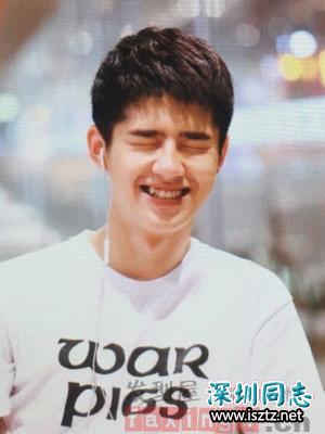 阳光帅气的校园男生发型 感受最纯真的青春时光 阳光帅气的校园男生发型 感受最纯真的青春时光