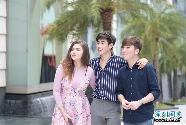 不期而爱剧组保姆车着火 全车生还! 不期而爱剧组保姆车着火 全车生还!