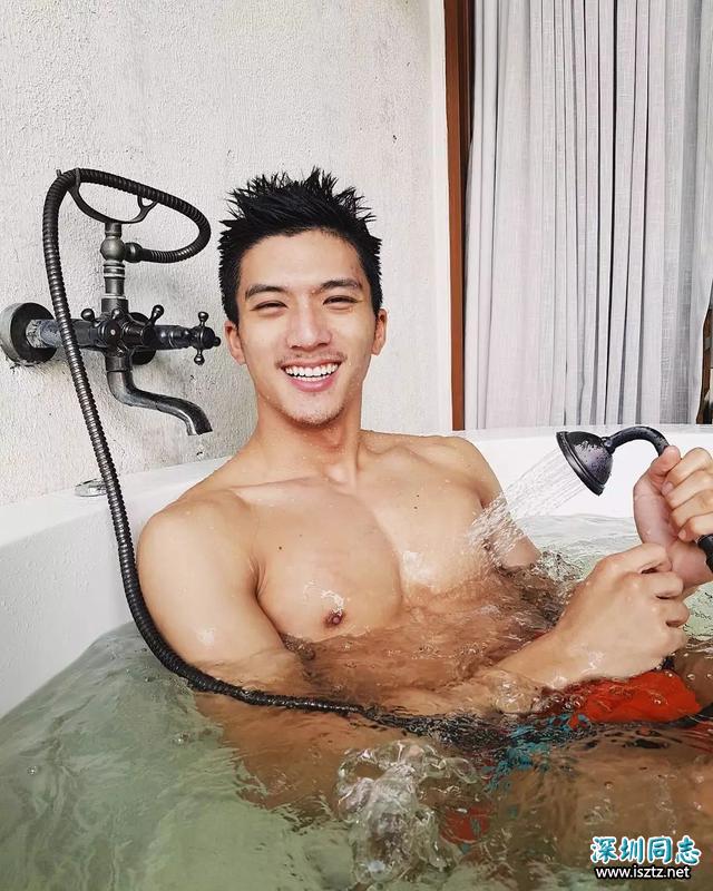 泰国网红男孩Iknotus 出家做和尚了,他的老婆们哭瞎! 泰国网红男孩Iknotus 出家做和尚了,他的老婆们哭瞎!