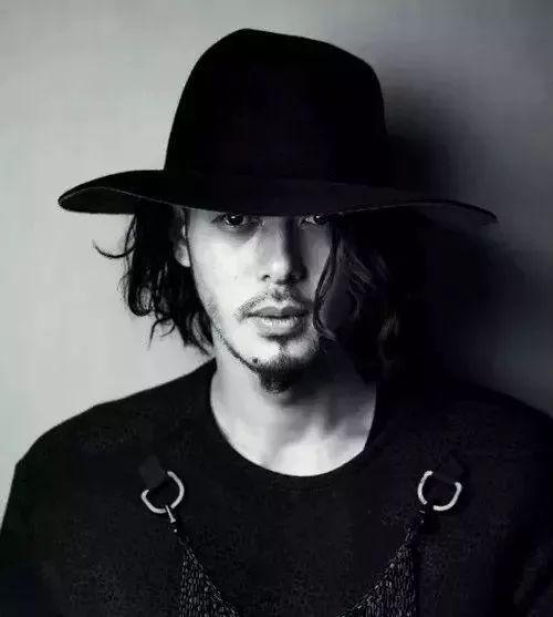 男生秋冬发型,卷发你能驾驭吗? 男生秋冬发型,卷发你能驾驭吗?