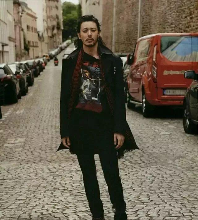 男生秋冬发型,卷发你能驾驭吗? 男生秋冬发型,卷发你能驾驭吗?