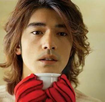 2018秋冬男士三大发型,从复古浪漫到硬朗 2018秋冬男士三大发型,从复古浪漫到硬朗