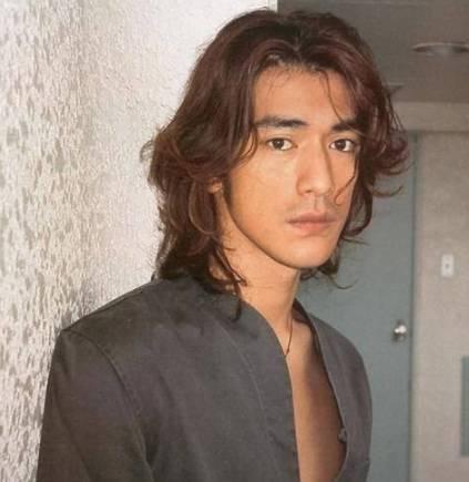 2018秋冬男士三大发型,从复古浪漫到硬朗 2018秋冬男士三大发型,从复古浪漫到硬朗