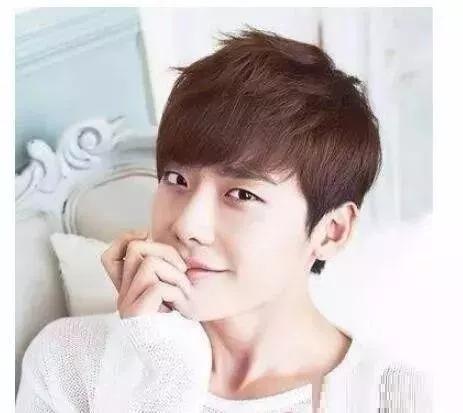 2018秋冬最新男士发型指南,两边推短,中间留长? 2018秋冬最新男士发型指南,两边推短,中间留长?