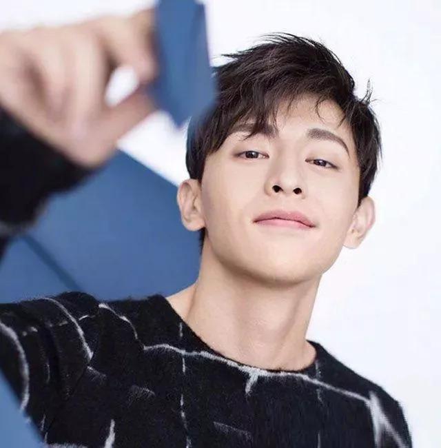 2018秋冬最新男士发型指南,两边推短,中间留长? 2018秋冬最新男士发型指南,两边推短,中间留长?