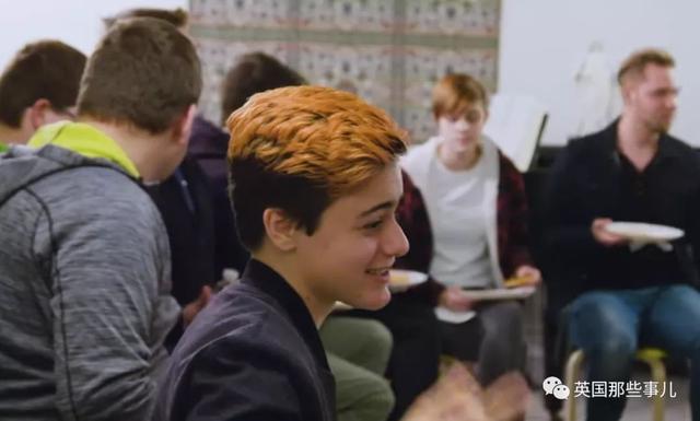 同性恋儿子因为出柜压力自杀,她最终成了守护LGBT的龙妈妈 同性恋儿子因为出柜压力自杀,她最终成了守护LGBT的龙妈妈