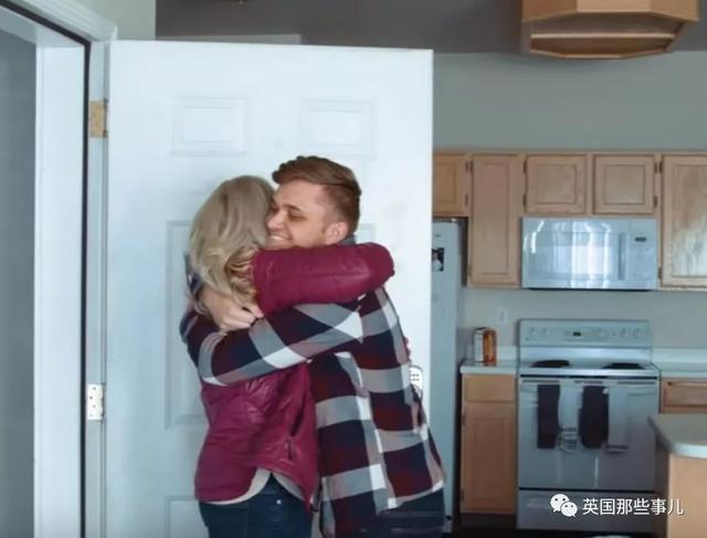 同性恋儿子因为出柜压力自杀,她最终成了守护LGBT的龙妈妈 同性恋儿子因为出柜压力自杀,她最终成了守护LGBT的龙妈妈