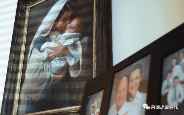 同性恋儿子因为出柜压力自杀,她最终成了守护LGBT的龙妈妈 同性恋儿子因为出柜压力自杀,她最终成了守护LGBT的龙妈妈