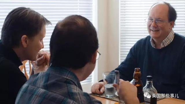 同性恋儿子因为出柜压力自杀,她最终成了守护LGBT的龙妈妈 同性恋儿子因为出柜压力自杀,她最终成了守护LGBT的龙妈妈