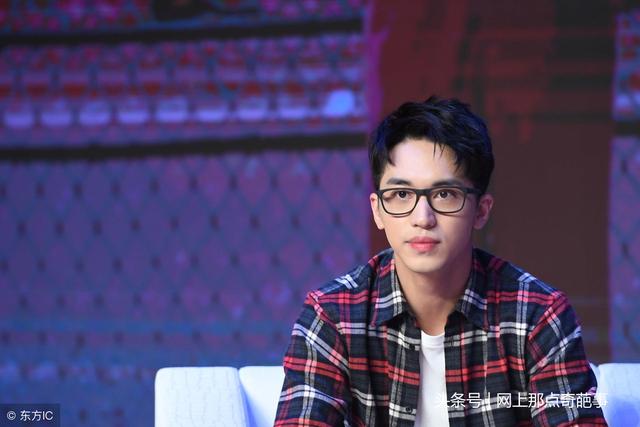 《上瘾》由黄景瑜许魏洲等人主演的青春励志网络剧 《上瘾》由黄景瑜许魏洲等人主演的青春励志网络剧