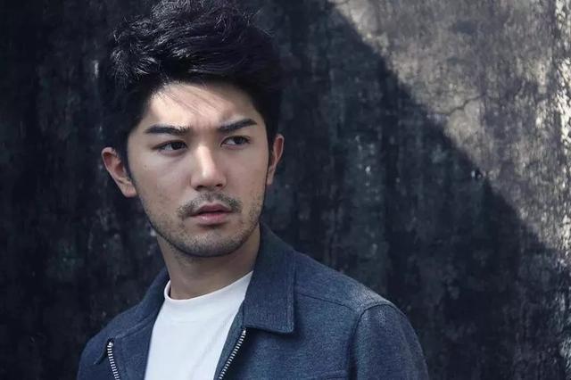 香港多才多艺男生下海做艺人,一脸胡渣准备逆袭上位? 香港多才多艺男生下海做艺人,一脸胡渣准备逆袭上位?