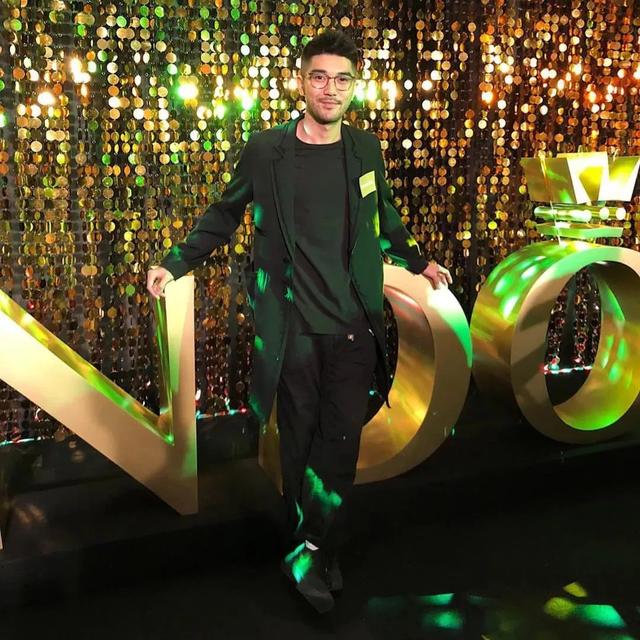 香港多才多艺男生下海做艺人,一脸胡渣准备逆袭上位? 香港多才多艺男生下海做艺人,一脸胡渣准备逆袭上位?