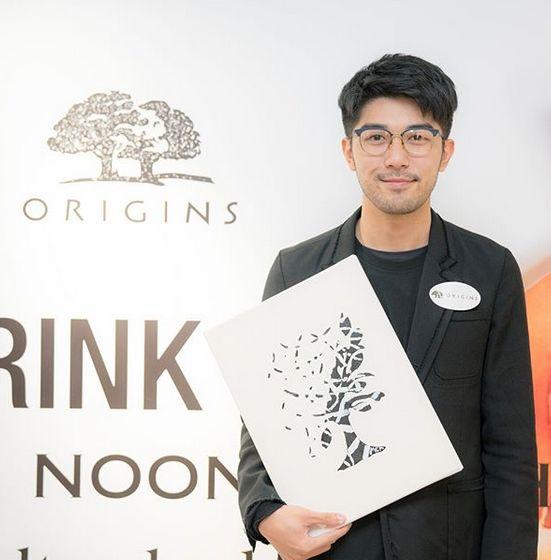 香港多才多艺男生下海做艺人,一脸胡渣准备逆袭上位? 香港多才多艺男生下海做艺人,一脸胡渣准备逆袭上位?