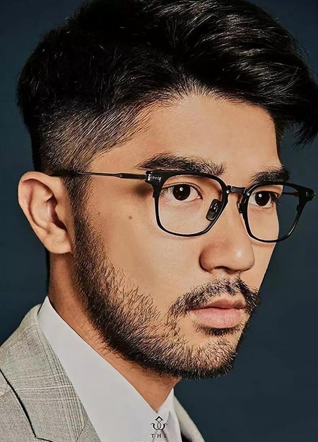 香港多才多艺男生下海做艺人,一脸胡渣准备逆袭上位? 香港多才多艺男生下海做艺人,一脸胡渣准备逆袭上位?